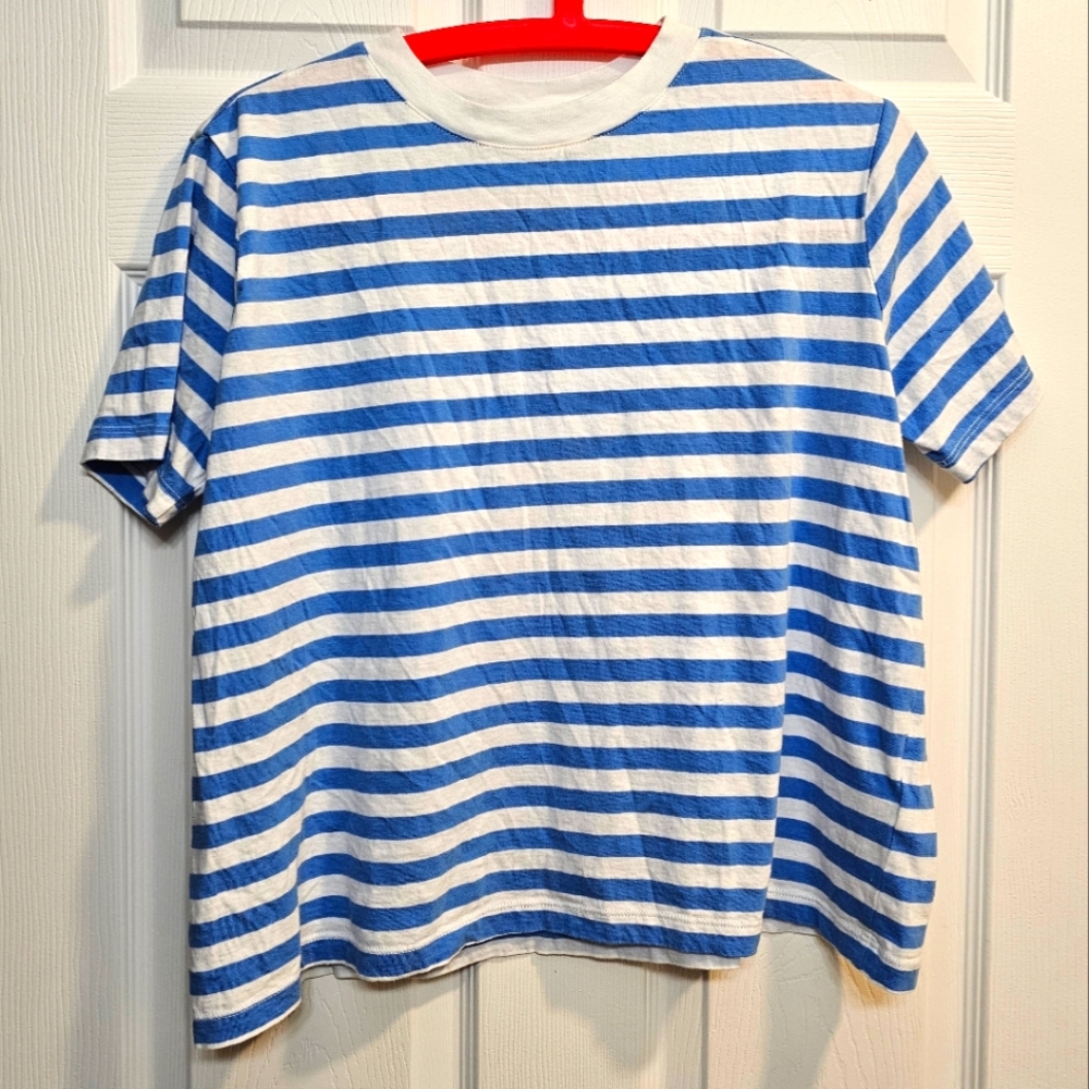 ✨️3/$20 Tees✨️ H&M Blue and White Striped Cropped Tee Women's Medium